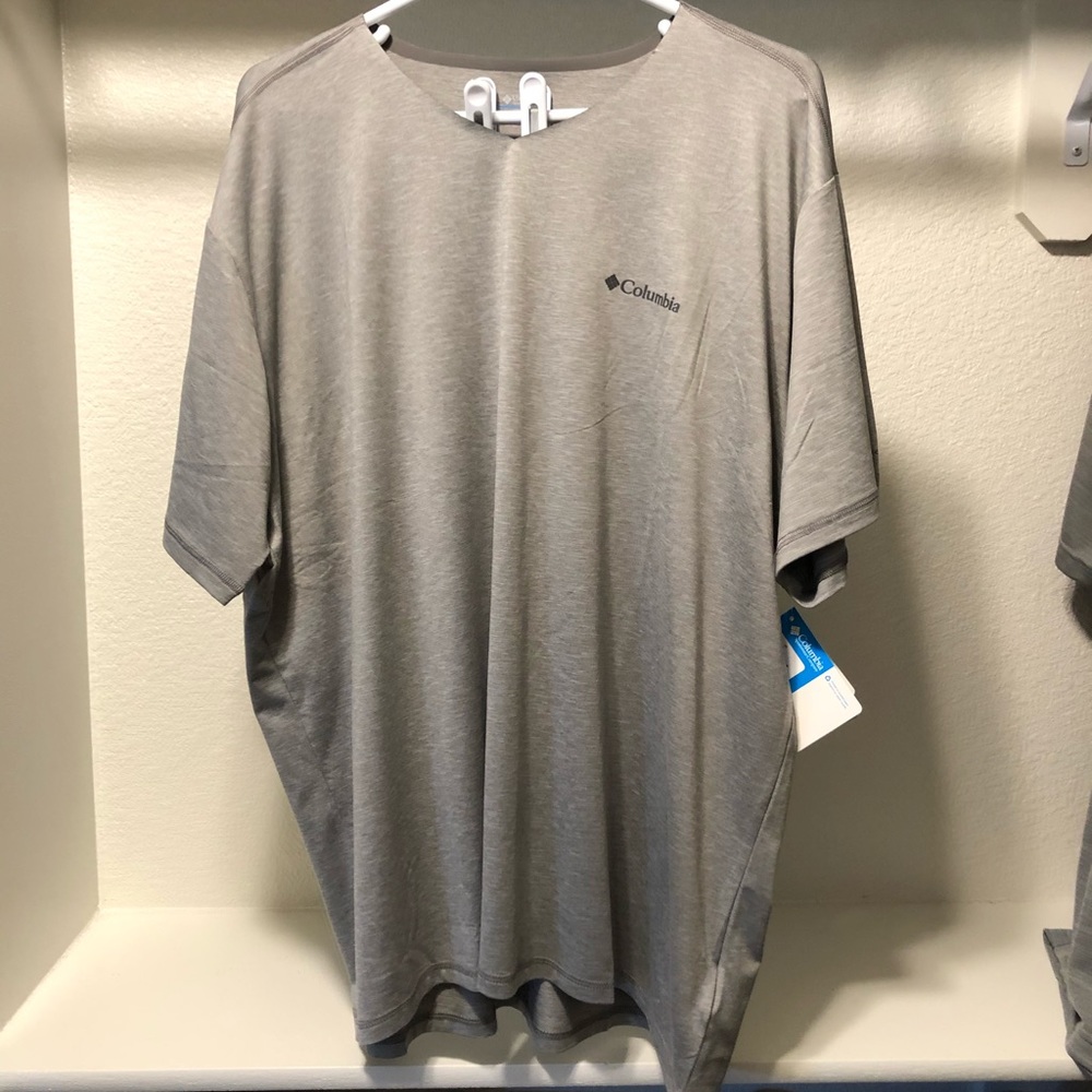 Men’s Columbia workout shirt, BNWT!